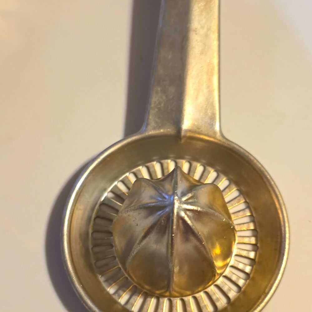 Foley 905 Aluminum Manual Citrus Juicer Reamer & Strainer 8 oz Silver Vintage,